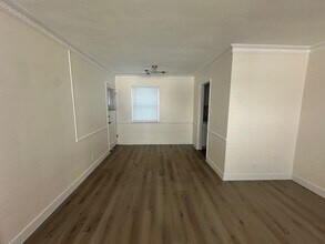 15046 Dickens St, Unit B in Sherman Oaks, CA - Building Photo - Building Photo