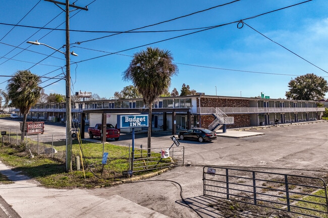 4011 E Columbus Dr in Tampa, FL - Building Photo - Building Photo