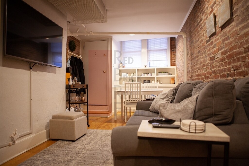 76 Phillips St in Boston, MA - Building Photo