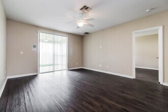 703 Lake Douglas Dr in Groveland, FL - Building Photo - Building Photo