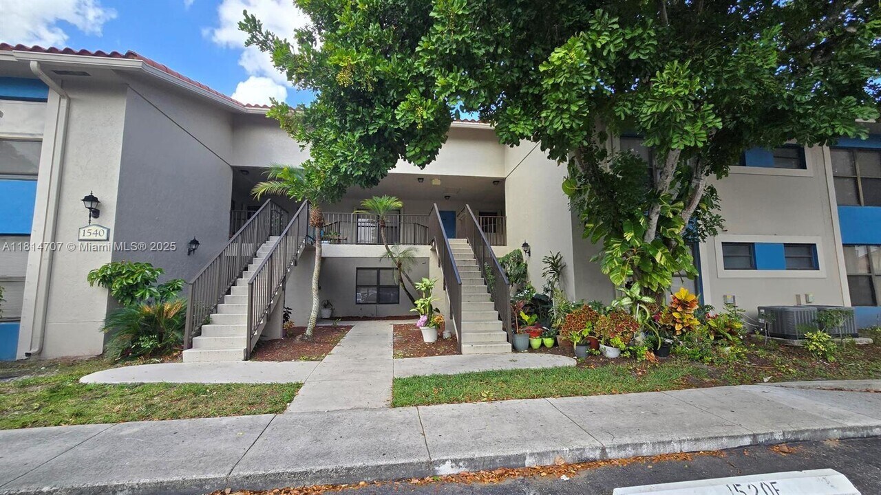 1540 Windorah Way in West Palm Beach, FL - Building Photo
