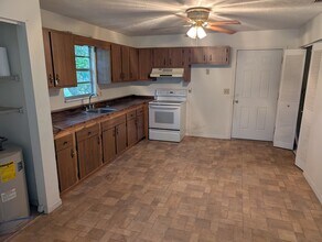 11851 Illinois St in Dunnellon, FL - Foto de edificio - Building Photo