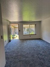 300 Shafer Ln in Jacksonville, OR - Building Photo - Building Photo