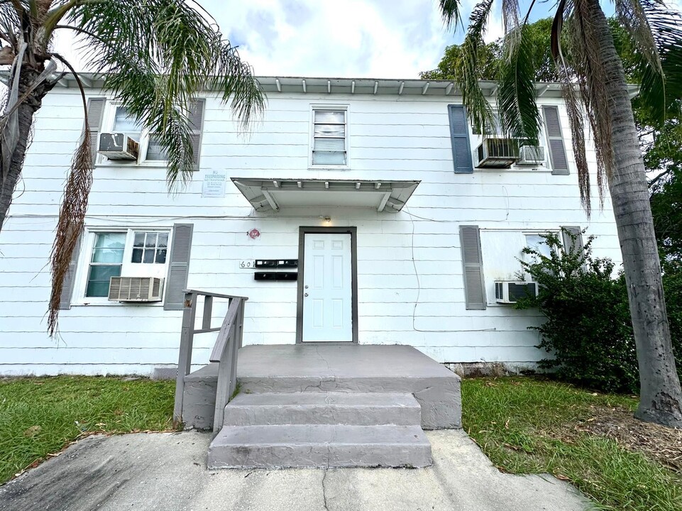 605 33rd St-Unit -5 in West Palm Beach, FL - Building Photo