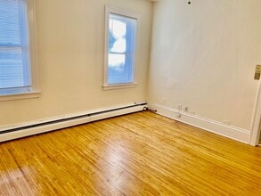 2121 Hennepin Ave S in Minneapolis, MN - Building Photo - Building Photo