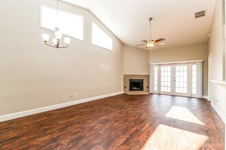8606 Twin Farms Pl in Tampa, FL - Foto de edificio - Building Photo