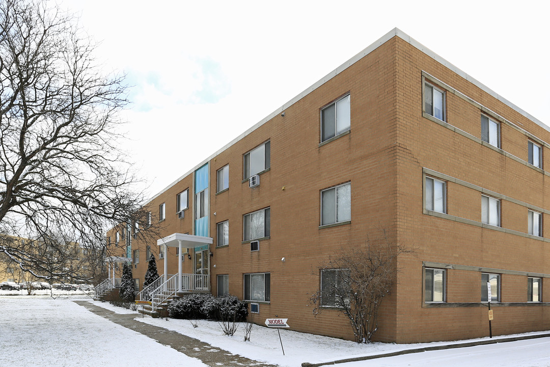 Rose Garden Apartments in Strongsville, OH - Building Photo