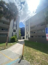 10090 NW 80th Ct in Hialeah, FL - Building Photo - Building Photo