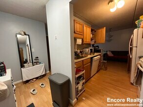 80 Gardner St, Unit 33 in Boston, MA - Foto de edificio - Building Photo