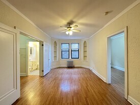 4830 N Damen Ave, Unit J09P in Chicago, IL - Building Photo