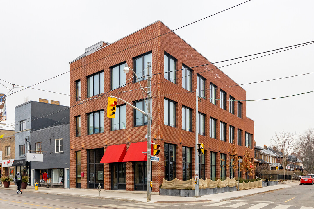 1334 Dundas St W in Toronto, ON - Building Photo