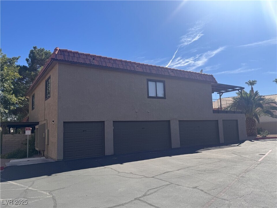 617 Pepper Tree Cir in Henderson, NV - Building Photo