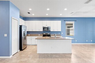 8561 Whispering St in Sarasota, FL - Building Photo - Building Photo