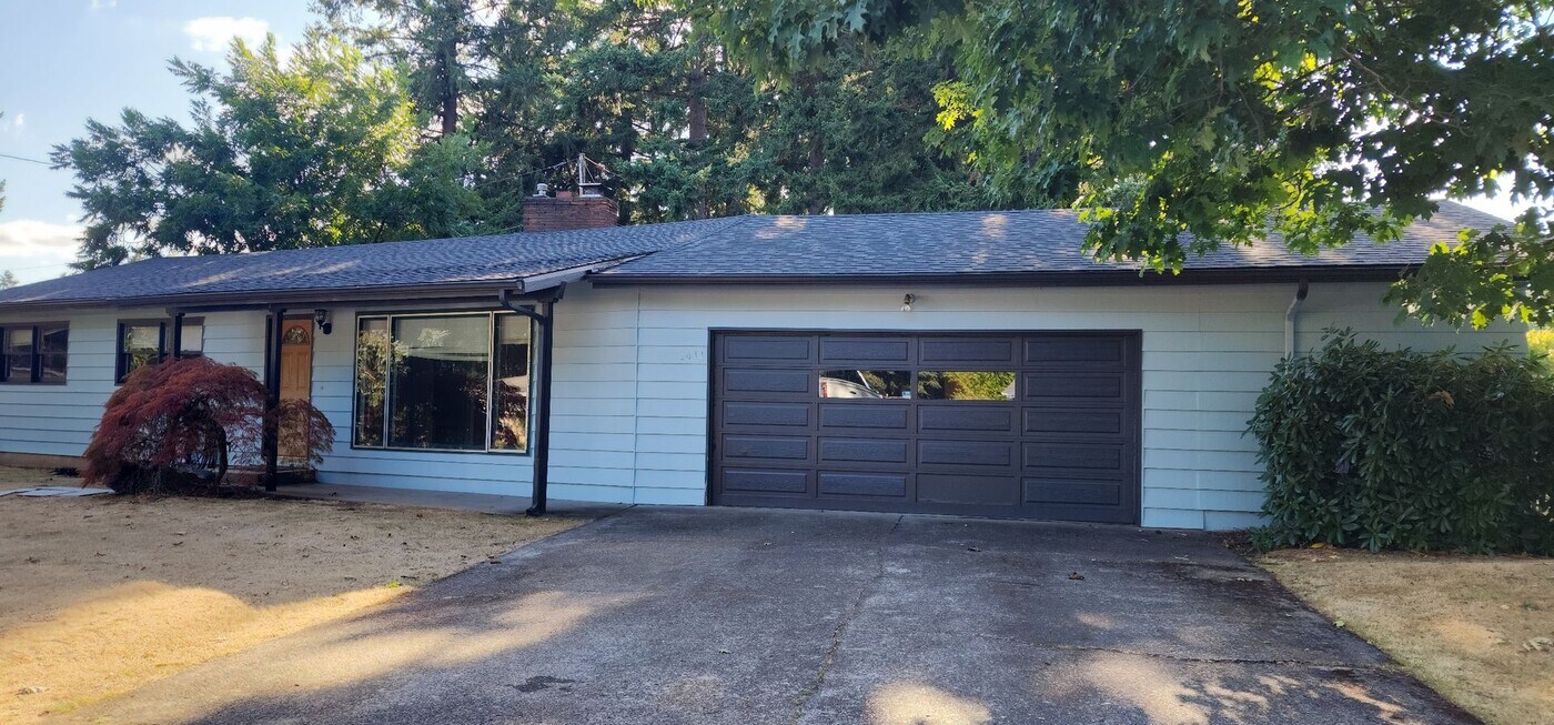 1411 SE 143rd Ave in Portland, OR - Building Photo