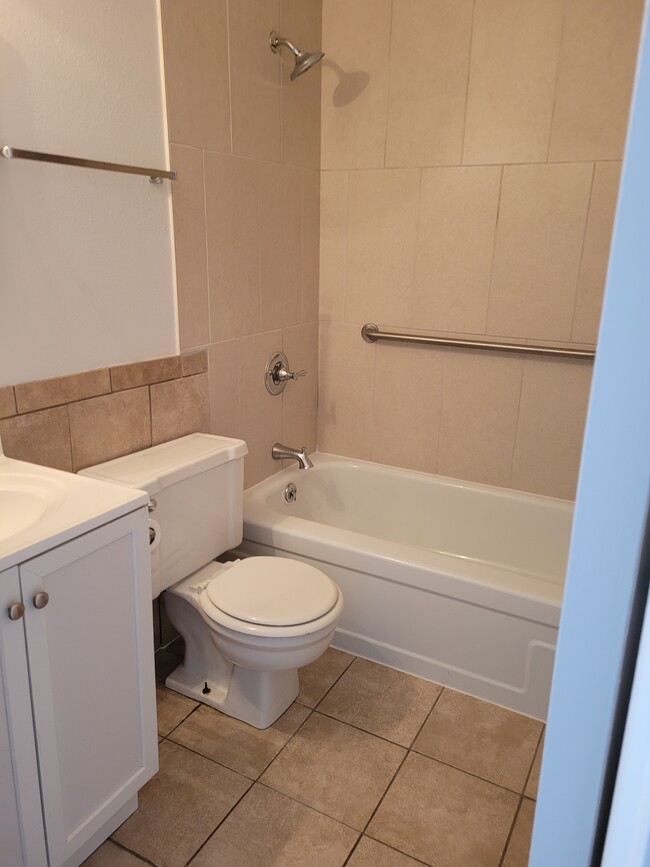 215 River View Dr, Unit L in Green River, WY - Building Photo - Building Photo