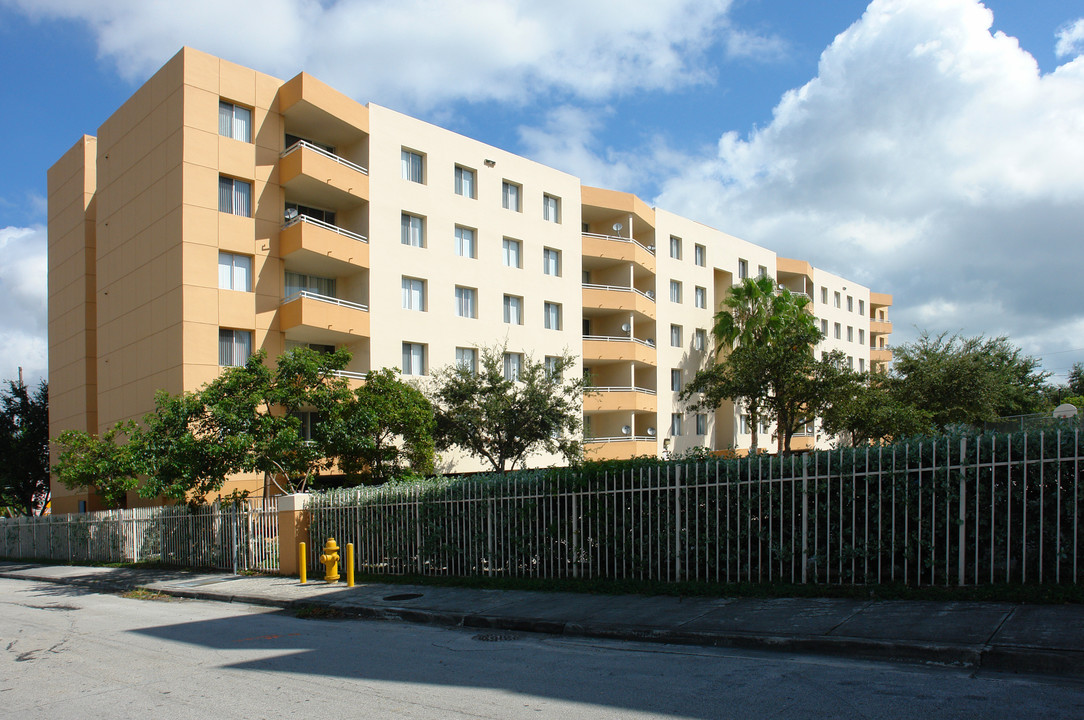 Edison Terraces in Miami, FL - Building Photo