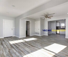 129 E Torrey St in New Braunfels, TX - Building Photo - Building Photo