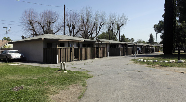 Juniper Villa Apartments in Colton, CA - Foto de edificio - Building Photo