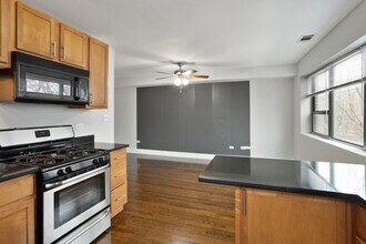 7616 N Marshfield Ave in Chicago, IL - Building Photo - Building Photo
