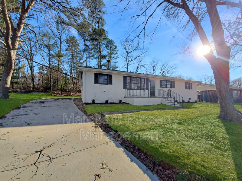27 Shamrock Cir in Greenville, SC - Building Photo