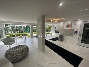 720 Collins Ave in Miami Beach, FL - Building Photo - Building Photo