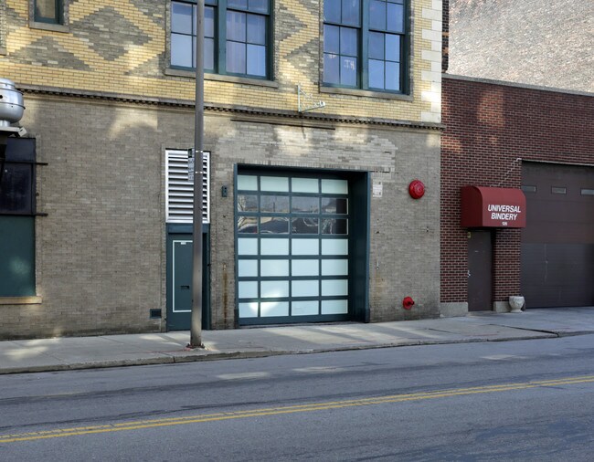 725 Jefferson Ave in Toledo, OH - Foto de edificio - Building Photo