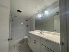 5530 NW 44th St, Unit 318C in Lauderhill, FL - Foto de edificio - Building Photo