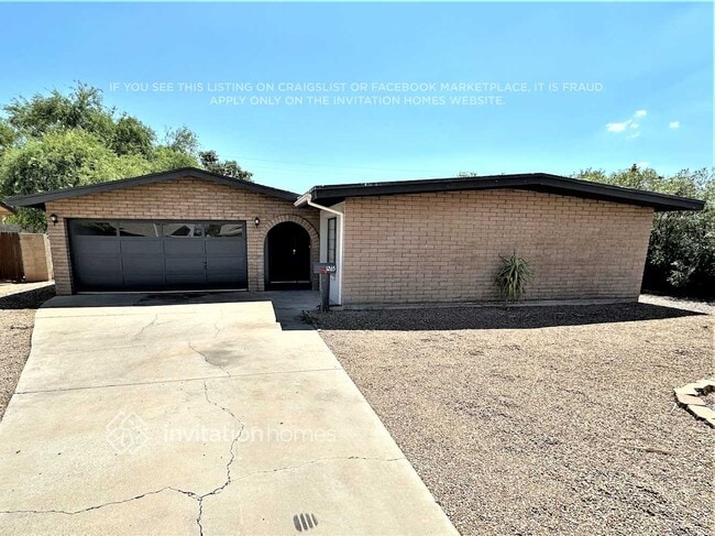 property at 1265 E Del Rio Dr
