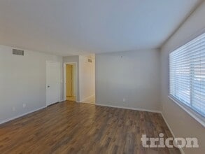 6131 Daisy Petal St in Las Vegas, NV - Building Photo - Building Photo