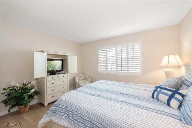 property at 1065 Gulf Shore Blvd N