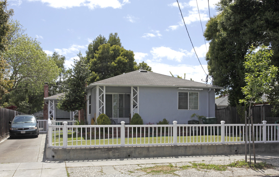 1218 Valota Rd in Redwood City, CA - Foto de edificio