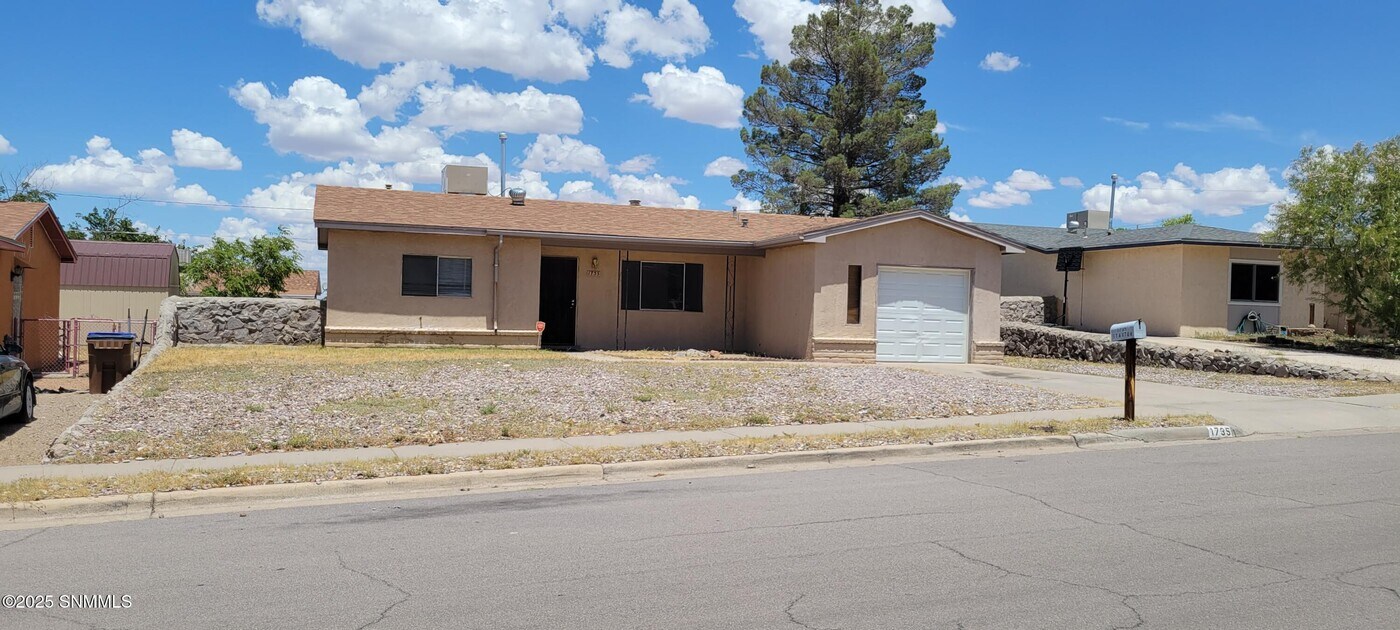 1735 Stanton Ave in Las Cruces, NM - Building Photo