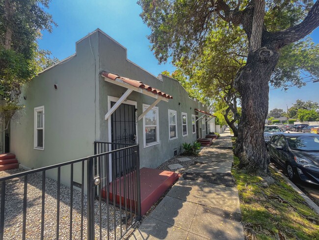 3278 Casitas Ave in Los Angeles, CA - Building Photo - Building Photo