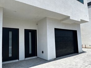 4900 Lennox Blvd in Inglewood, CA - Building Photo - Building Photo