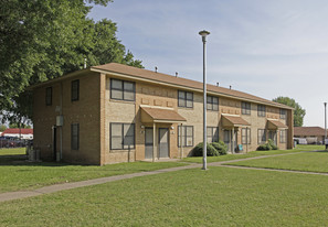 Hemlock Courts Apartments