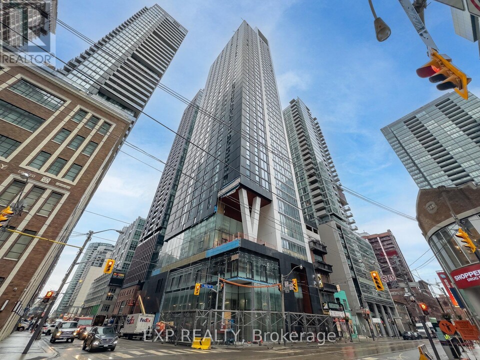 357-357 King St W in Toronto, ON - Building Photo