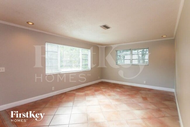120 SW 7th Terrace in Hallandale Beach, FL - Building Photo - Building Photo