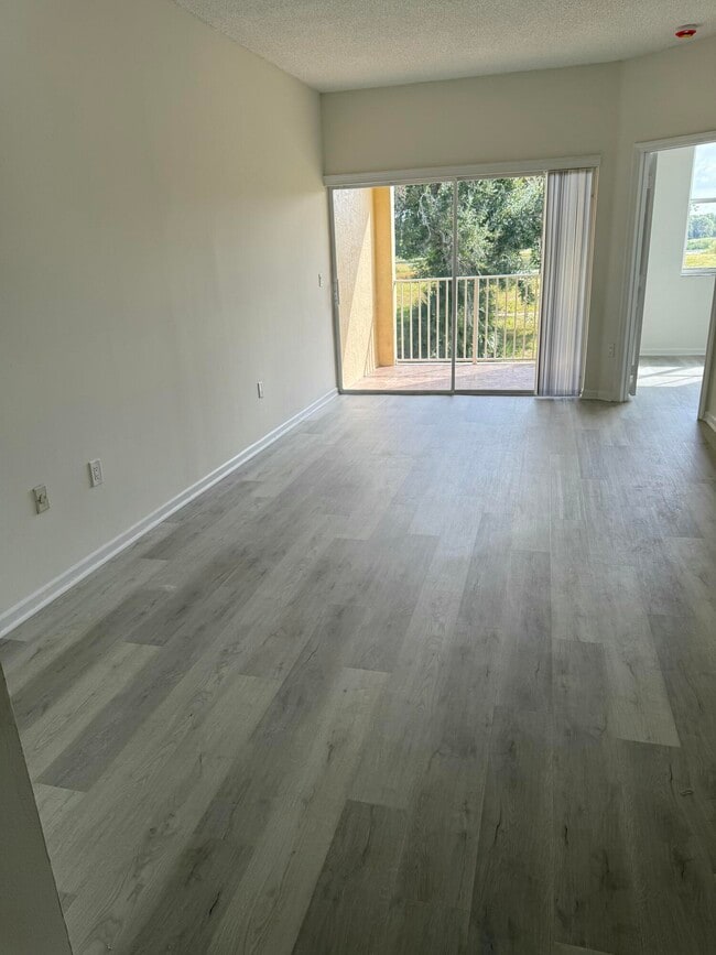 2080 Greenview Shores Blvd in Wellington, FL - Building Photo - Building Photo