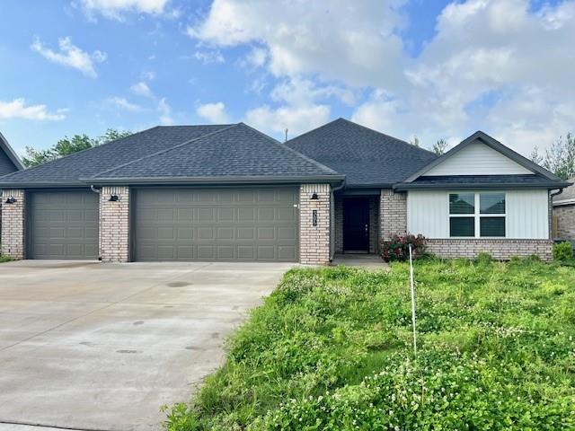 305 Pennington Ave in Prairie Grove, AR - Building Photo