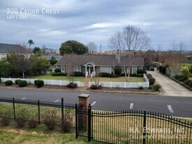 220 Cedar Crest in Tuscaloosa, AL - Building Photo