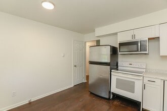 8104 Turner Rd in Norfolk, VA - Building Photo - Building Photo