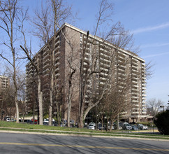 Regency in McLean, VA - Foto de edificio - Building Photo