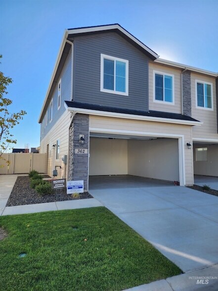 362 N Lagrasse Ln in Star, ID - Building Photo