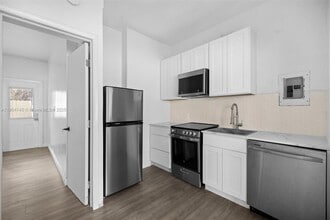 2822 Pine Tree Dr in Miami Beach, FL - Building Photo - Building Photo