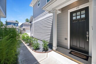 11 Thorpe Ln in Spring, TX - Foto de edificio - Building Photo