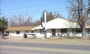 1206 W Choctaw St in Tahlequah, OK - Building Photo