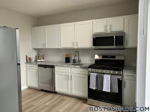 9 Bronsdon St in Boston, MA - Building Photo - Building Photo