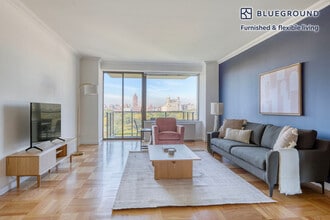 985 5th Ave in New York, NY - Building Photo - Building Photo