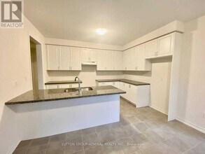 333 Danny Wheeler Blvd in Georgina, ON - Building Photo - Building Photo