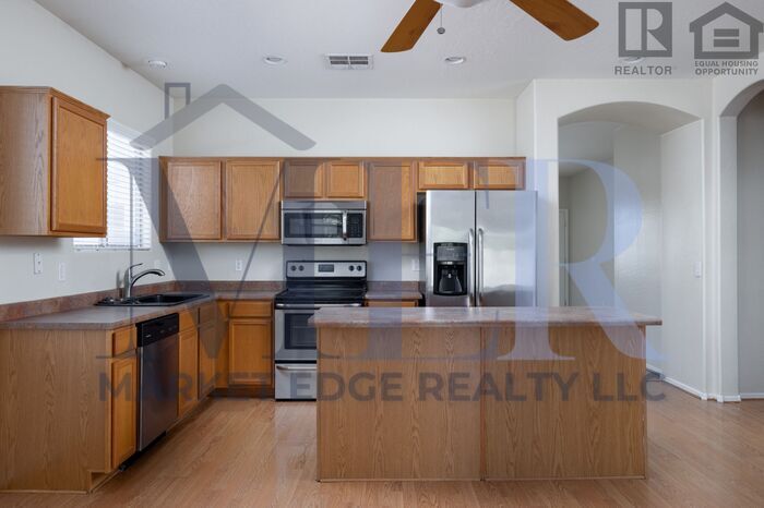 14888 W Larkspur Dr in Surprise, AZ - Building Photo